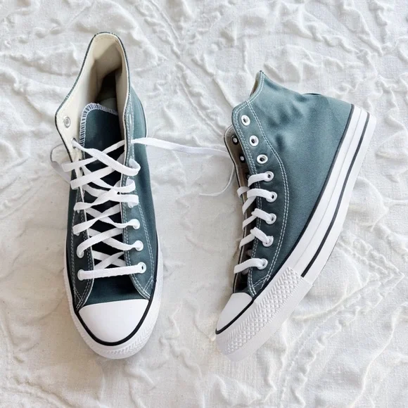 Converse Chuck Taylor All Star
Sneaker Size 13 - Picture 4 of 10